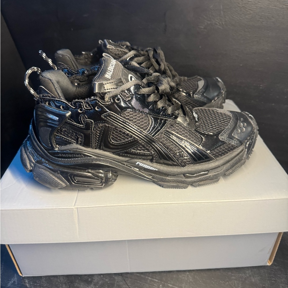 Balenciaga runner size 9 great condition
